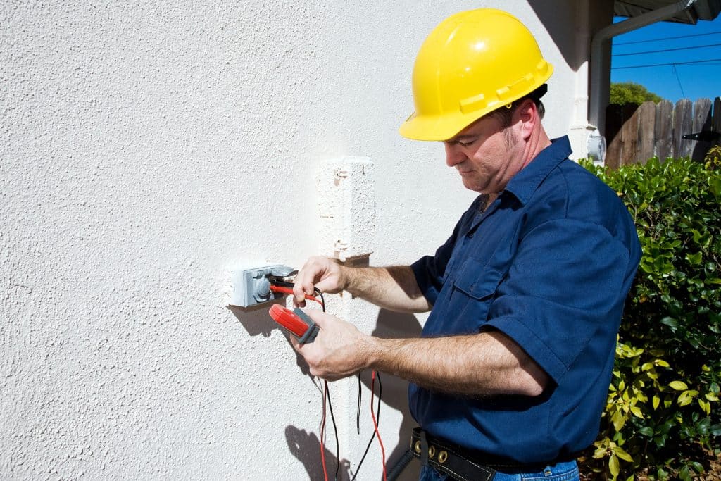 cotton electric's electrician working in Mesquite